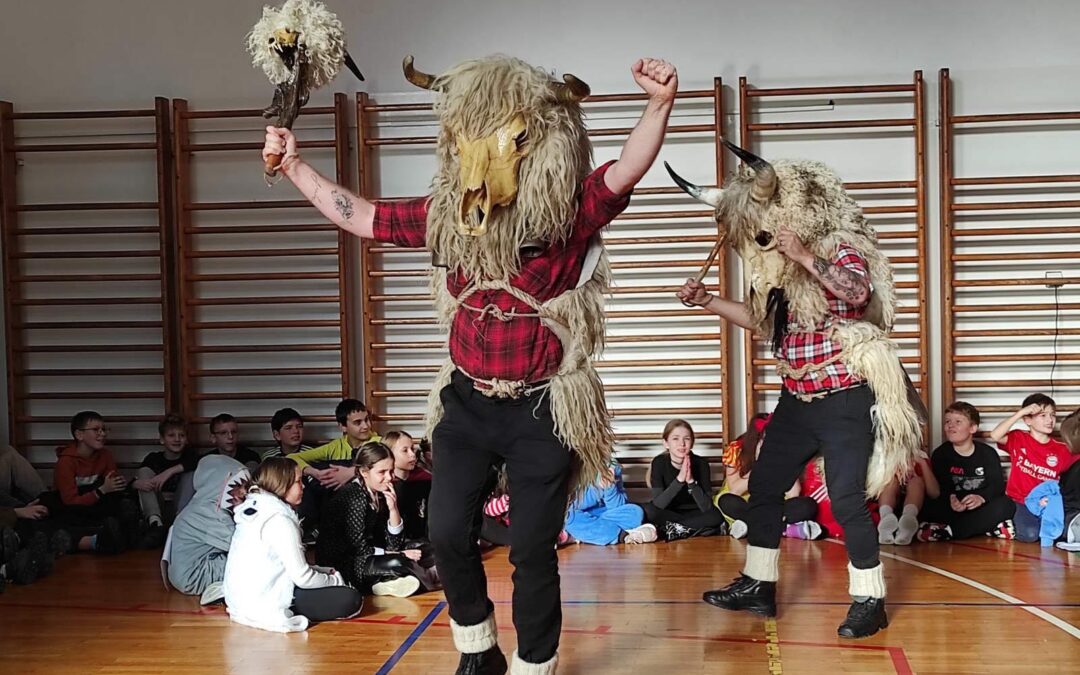 MAŠKARANI DAN U OŠ PEĆINE 