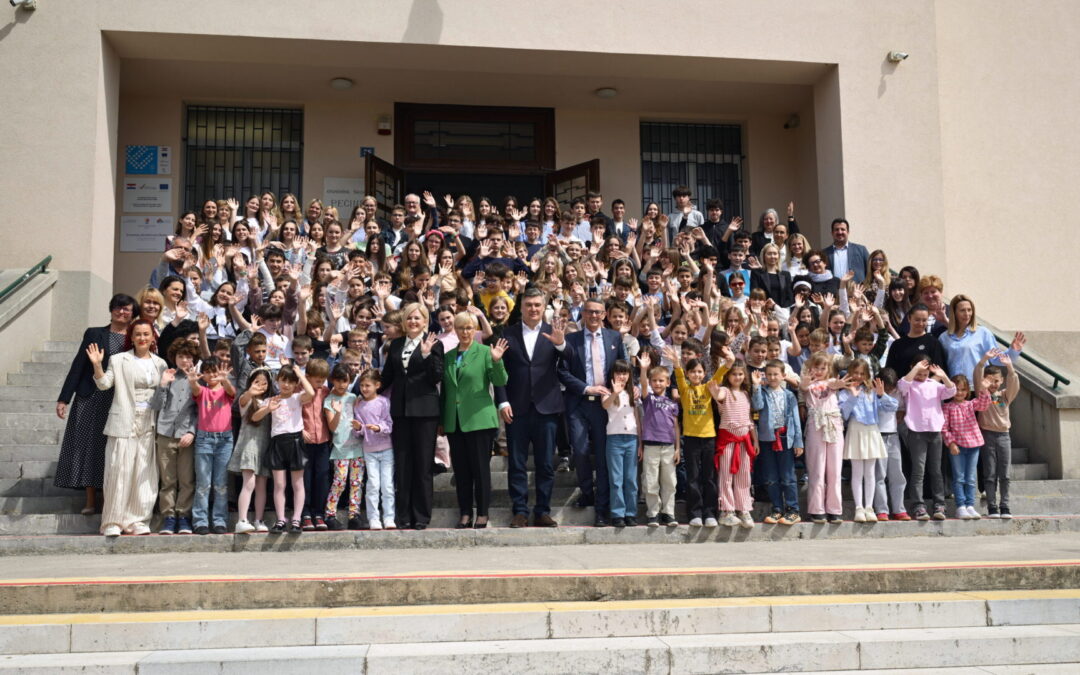 PREDSJEDNICA REPUBLIKE SLOVENIJE I PREDSJEDNIK REPUBLIKE HRVATSKE U NAŠOJ ŠKOLI